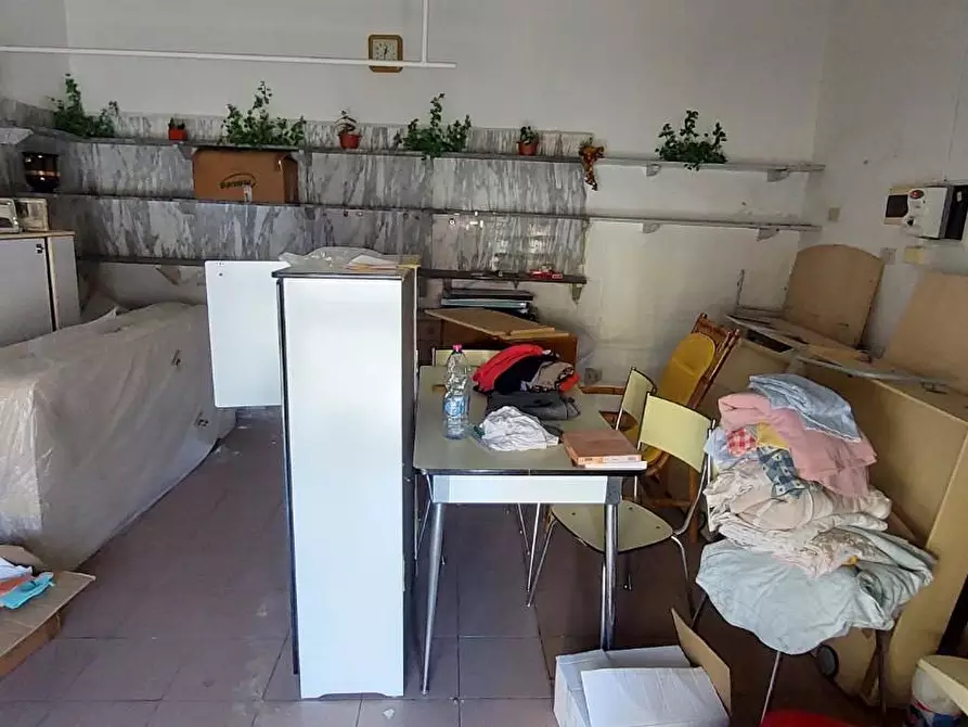 Immagine 2 di Magazzino in vendita  a Carrara