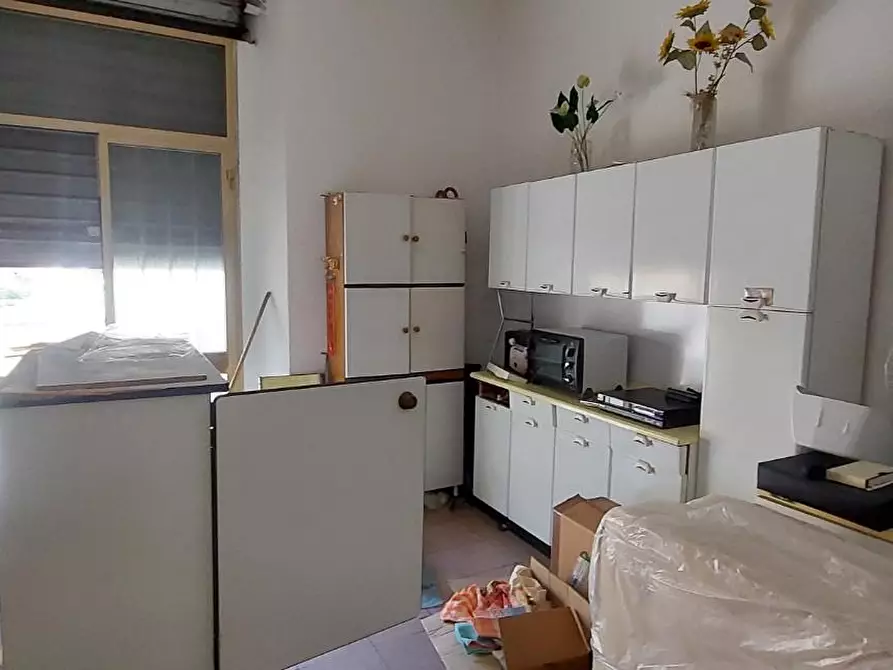 Immagine 3 di Magazzino in vendita  a Carrara