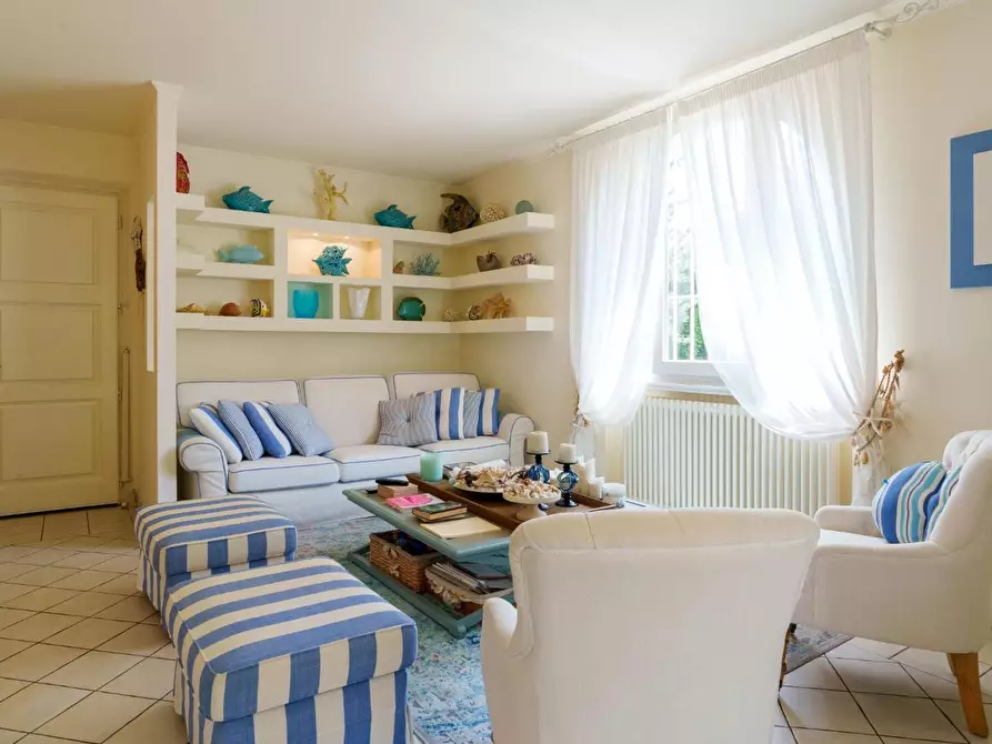 Immagine 21 di Villa in vendita  a Pietrasanta