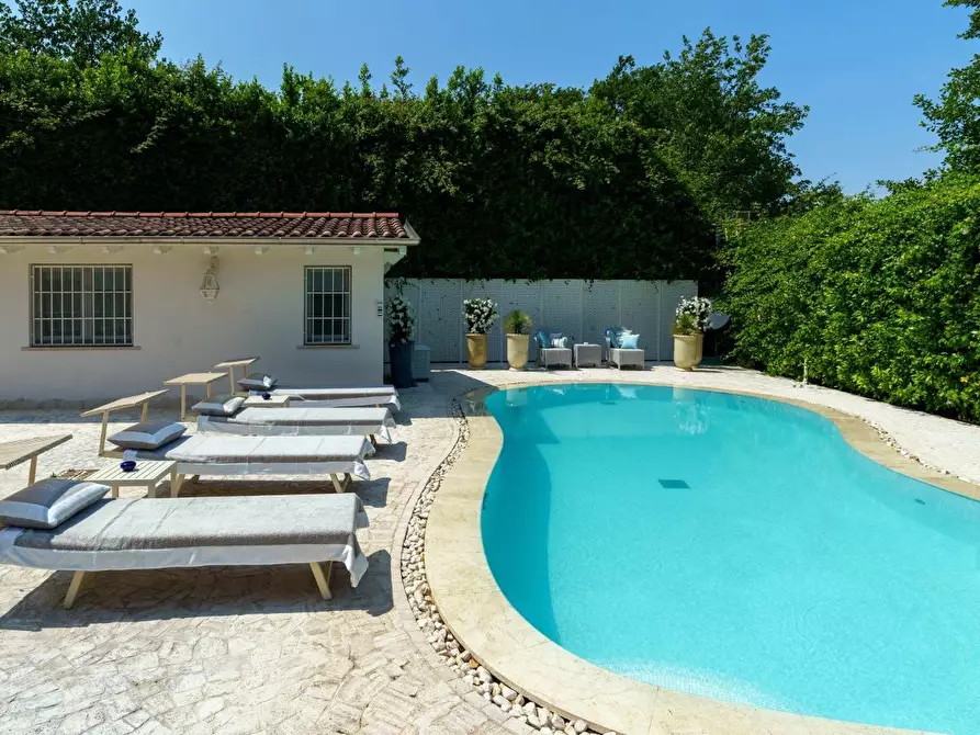 Immagine 13 di Villa in vendita  a Pietrasanta