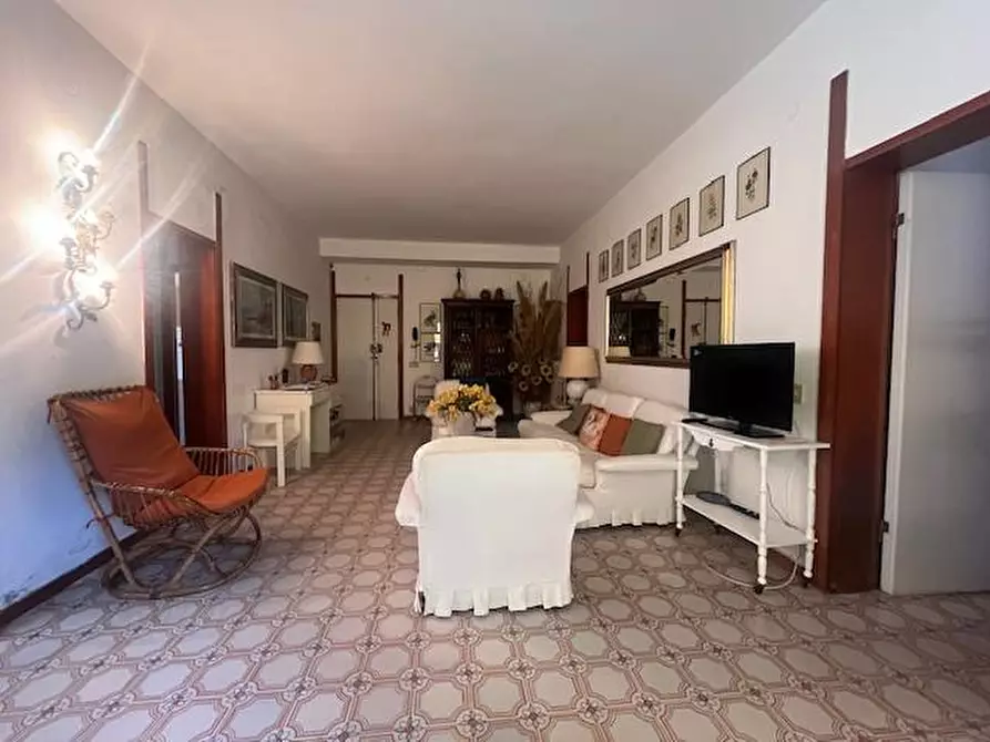 Immagine 4 di Appartamento in vendita  a Camaiore