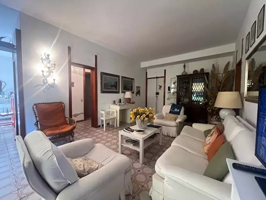 Immagine 17 di Appartamento in vendita  a Camaiore