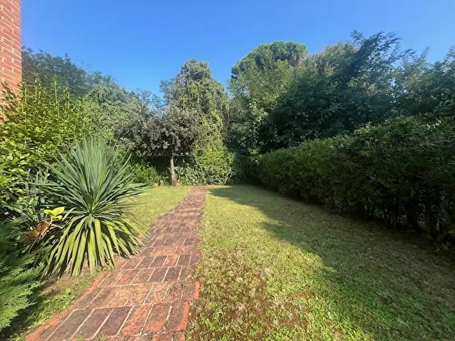 Immagine 21 di Appartamento in vendita  a Camaiore