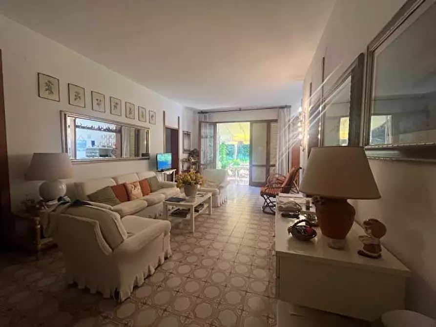 Immagine 2 di Appartamento in vendita  a Camaiore