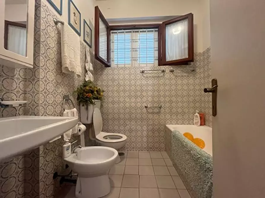 Immagine 9 di Appartamento in vendita  a Camaiore