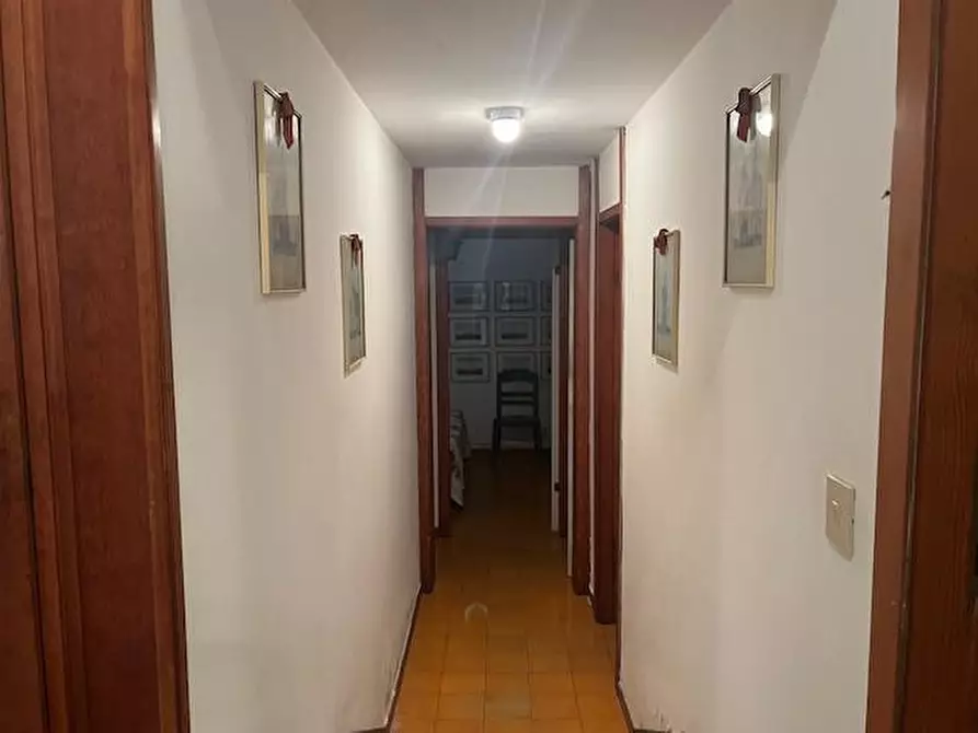 Immagine 11 di Appartamento in vendita  a Camaiore