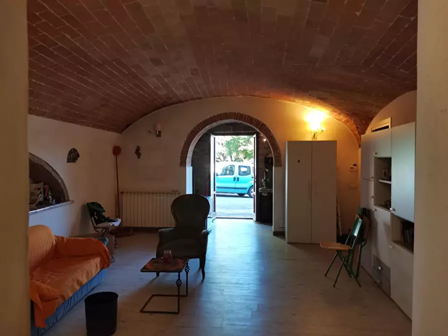 Immagine 2 di Magazzino in vendita  a Colle Di Val D'elsa