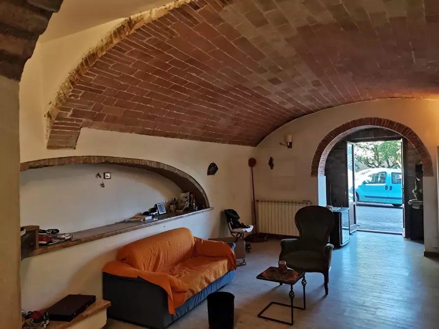 Immagine 3 di Magazzino in vendita  a Colle Di Val D'elsa