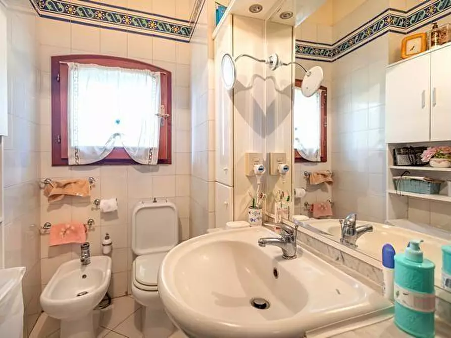 Immagine 12 di Appartamento in vendita  a Pisa