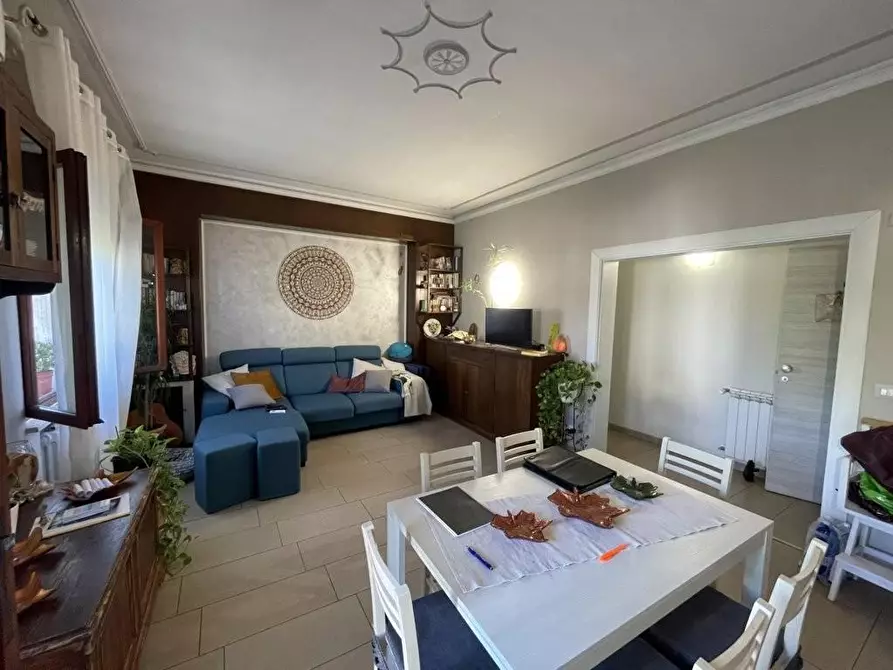 Immagine 2 di Appartamento in vendita  a Lucca