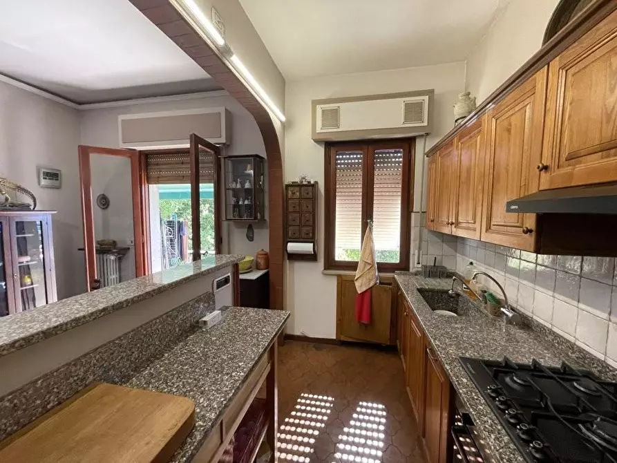 Immagine 7 di Appartamento in vendita  a Lucca