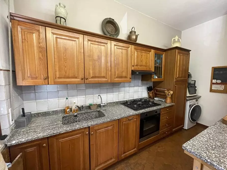 Immagine 6 di Appartamento in vendita  a Lucca