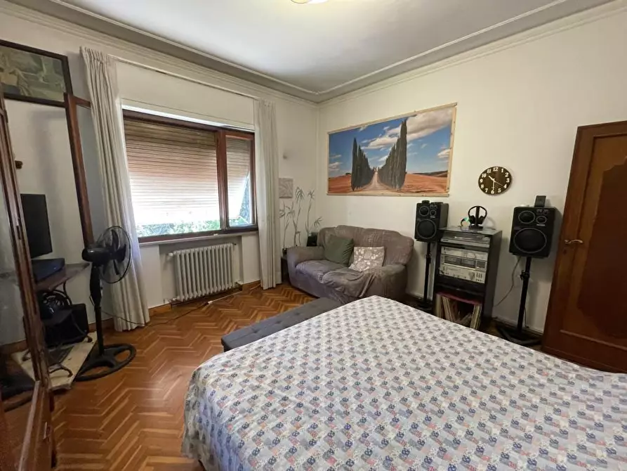 Immagine 17 di Appartamento in vendita  a Lucca