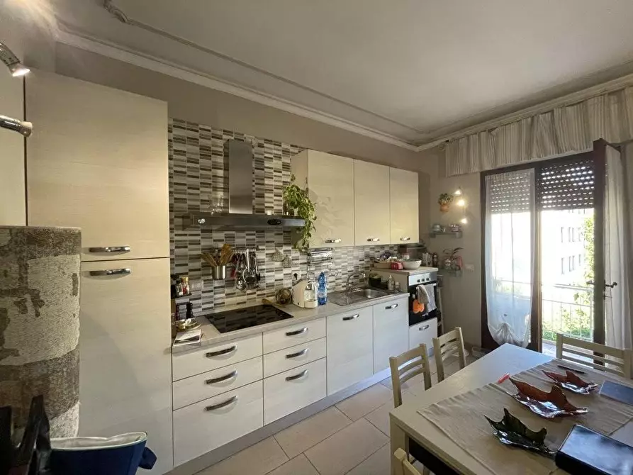 Immagine 5 di Appartamento in vendita  a Lucca