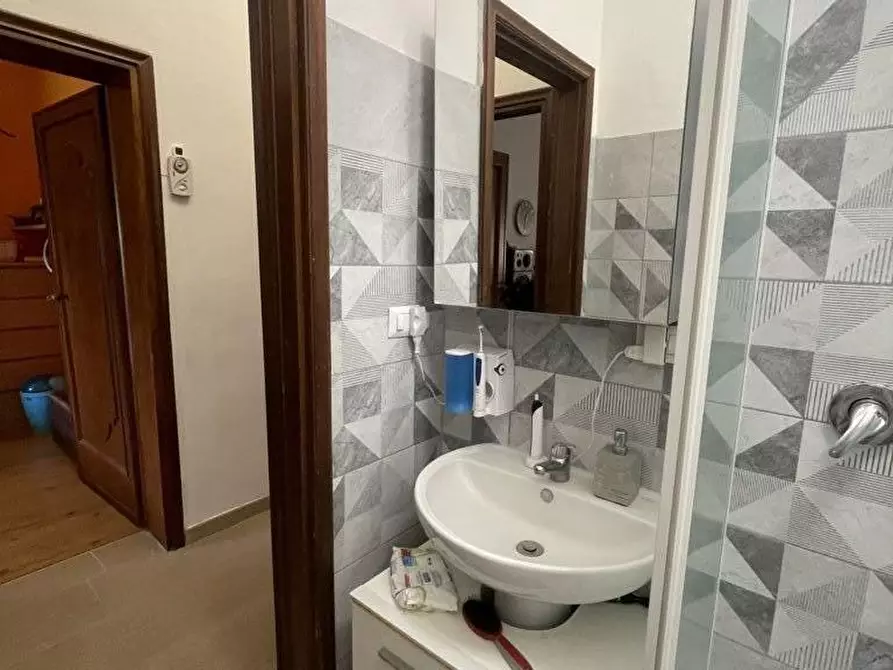 Immagine 24 di Appartamento in vendita  a Lucca