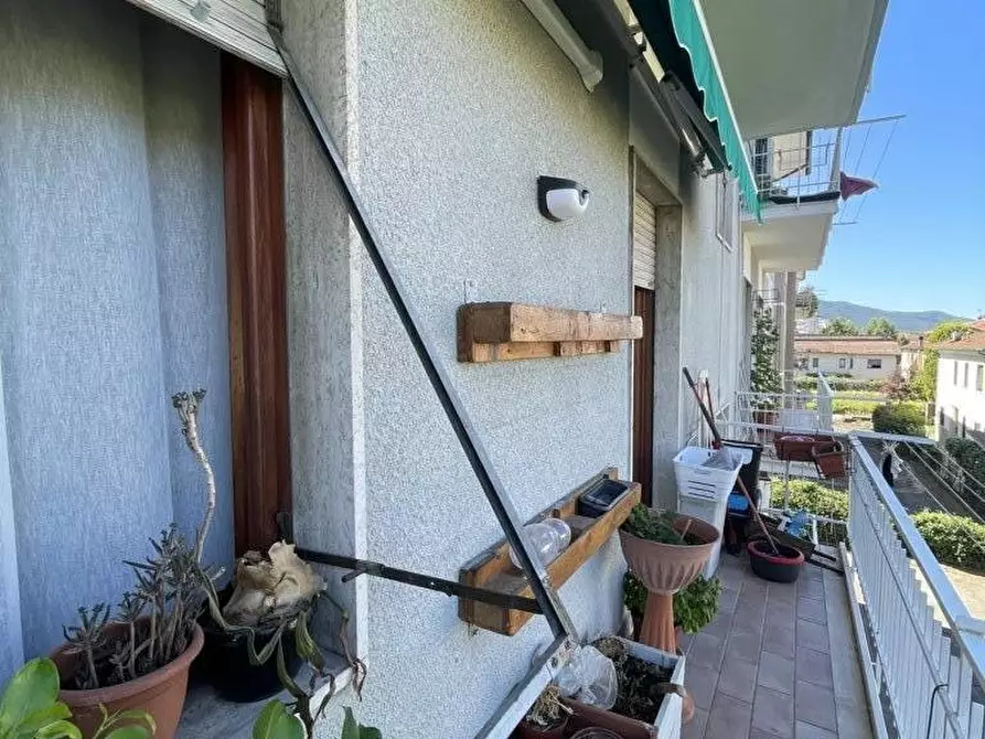 Immagine 29 di Appartamento in vendita  a Lucca