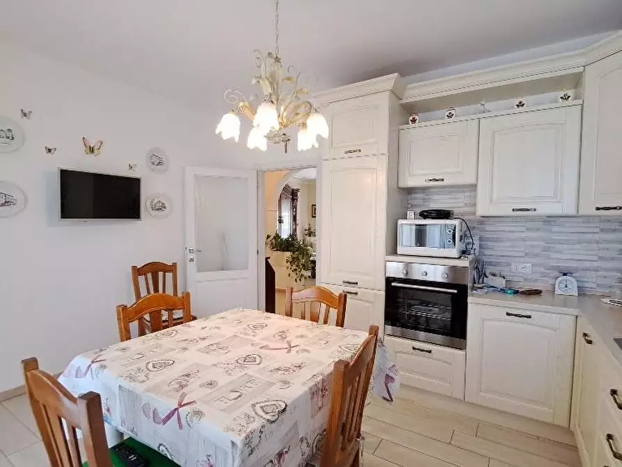 Immagine 10 di Appartamento in vendita  a Cascina