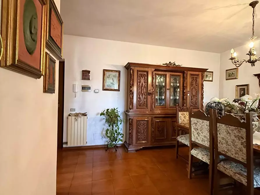 Immagine 2 di Appartamento in vendita  a Carrara