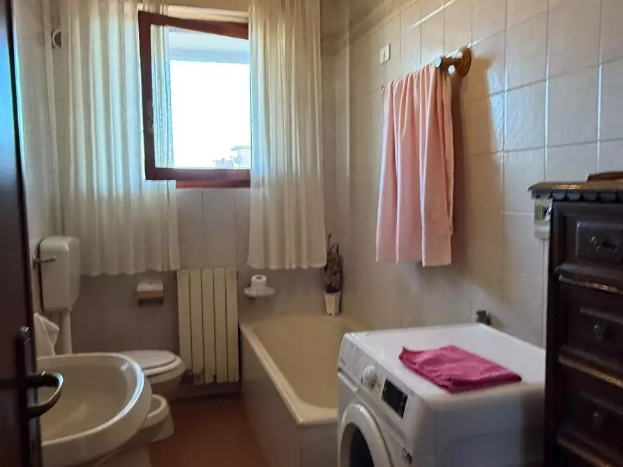 Immagine 12 di Appartamento in vendita  a Carrara