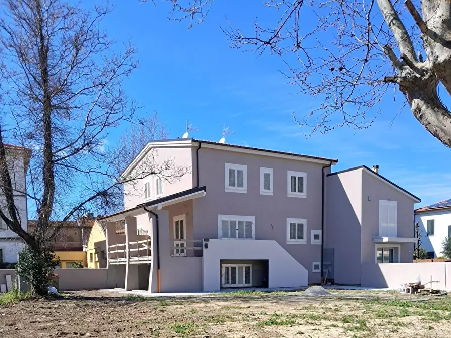 Immagine 1 di Villetta a schiera in vendita  a Cascina