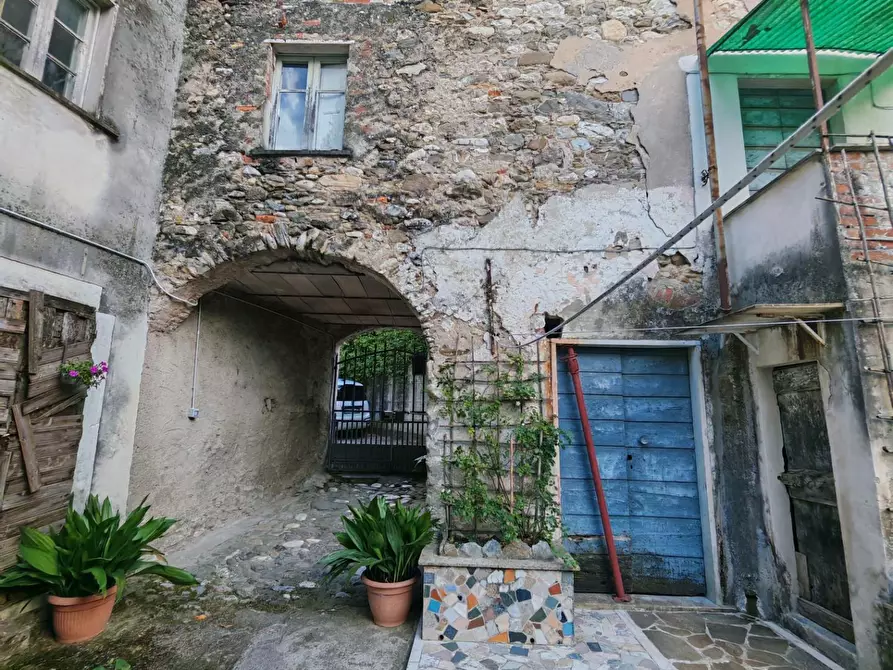 Immagine 3 di Porzione di casa in vendita  a Carrara