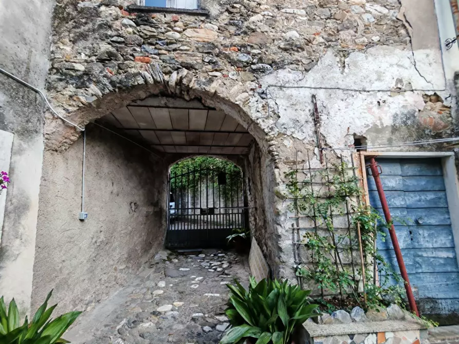 Immagine 2 di Porzione di casa in vendita  a Carrara