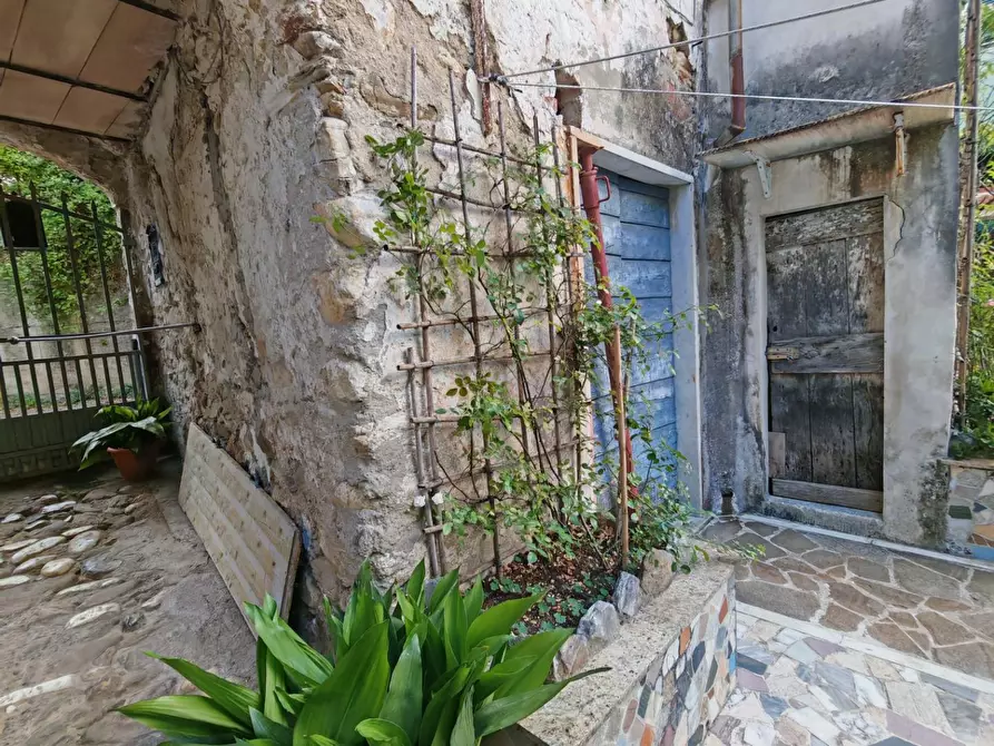 casa indipendente in vendita a Carrara in zona Fossola