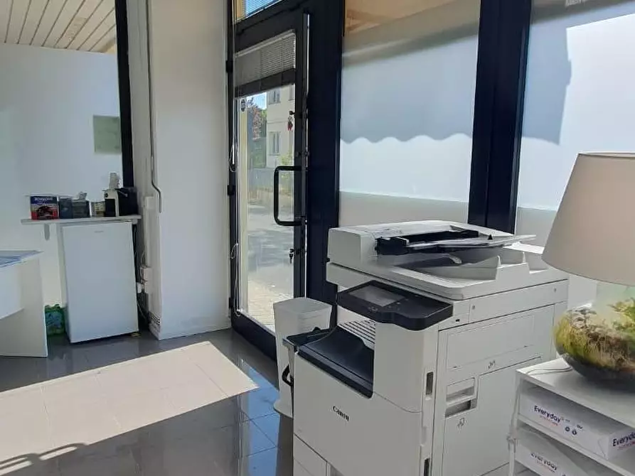 Immagine 10 di Locale commerciale in vendita  a Porcari