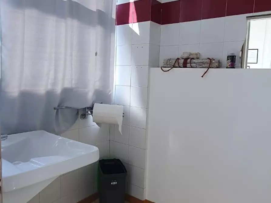 Immagine 14 di Locale commerciale in vendita  a Porcari