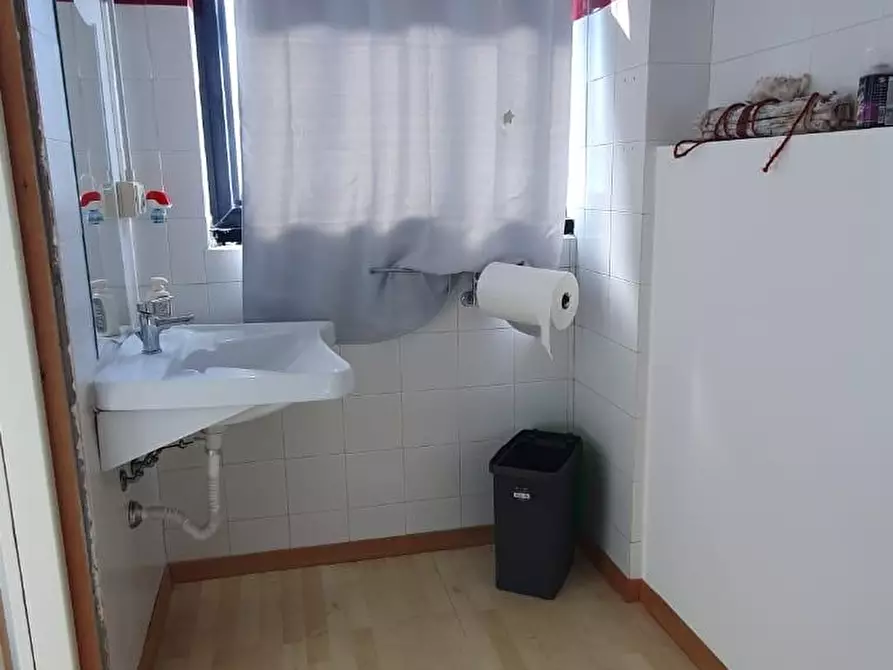 Immagine 12 di Locale commerciale in vendita  a Porcari