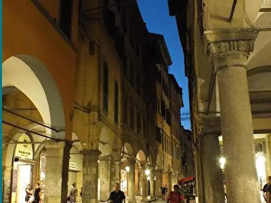 Immagine 1 di Locale commerciale in affitto  a Pisa