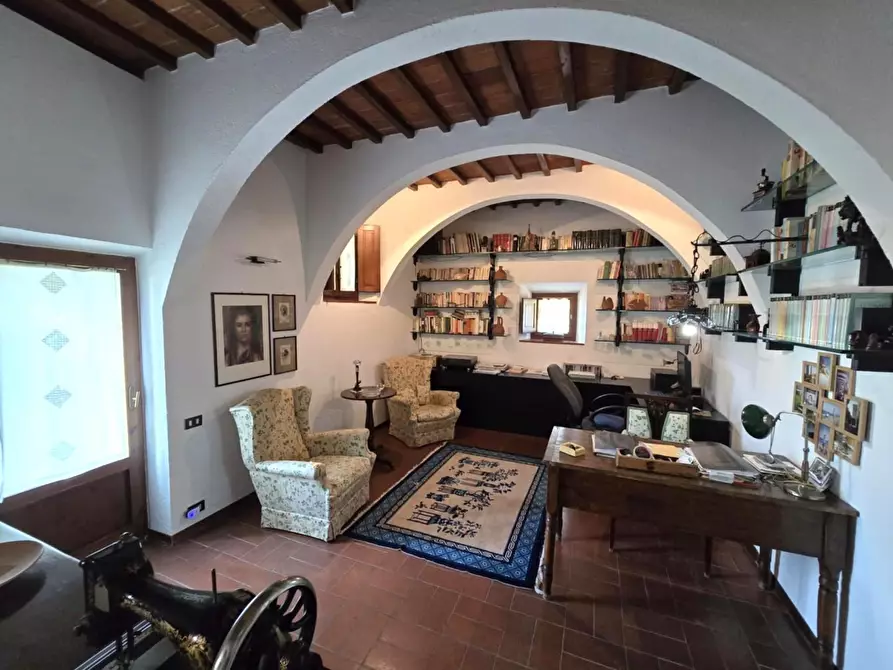 Immagine 16 di Casa colonica in vendita  a Colle Di Val D'elsa