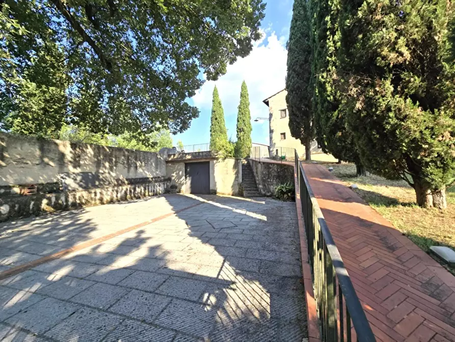 Immagine 5 di Casa colonica in vendita  a Colle Di Val D'elsa