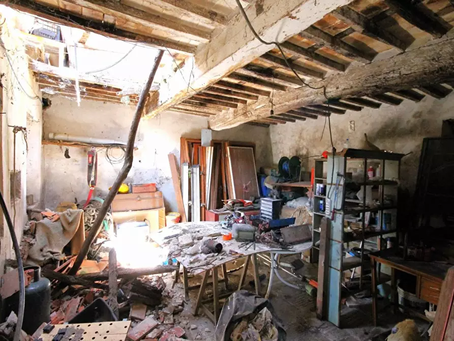 Immagine 21 di Rustico / casale in vendita  a Capannori
