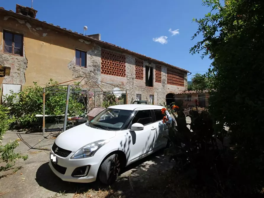 Immagine 4 di Rustico / casale in vendita  a Capannori