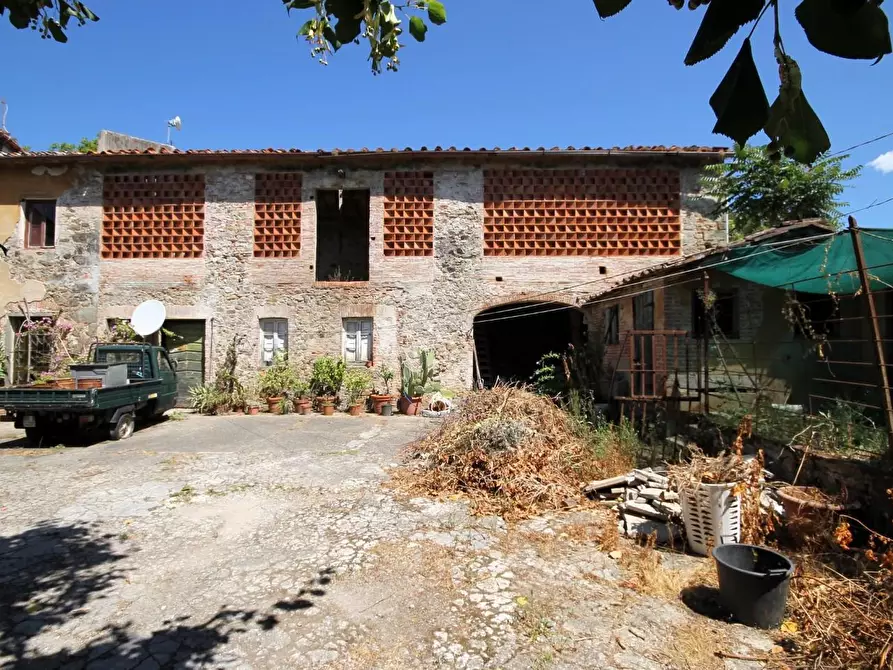 Immagine 3 di Rustico / casale in vendita  a Capannori