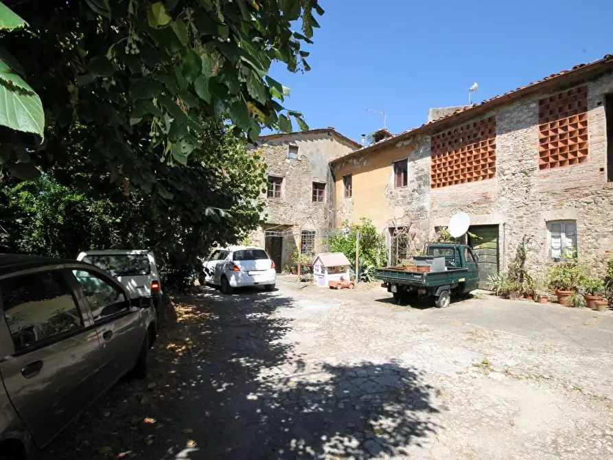 Immagine 2 di Rustico / casale in vendita  a Capannori