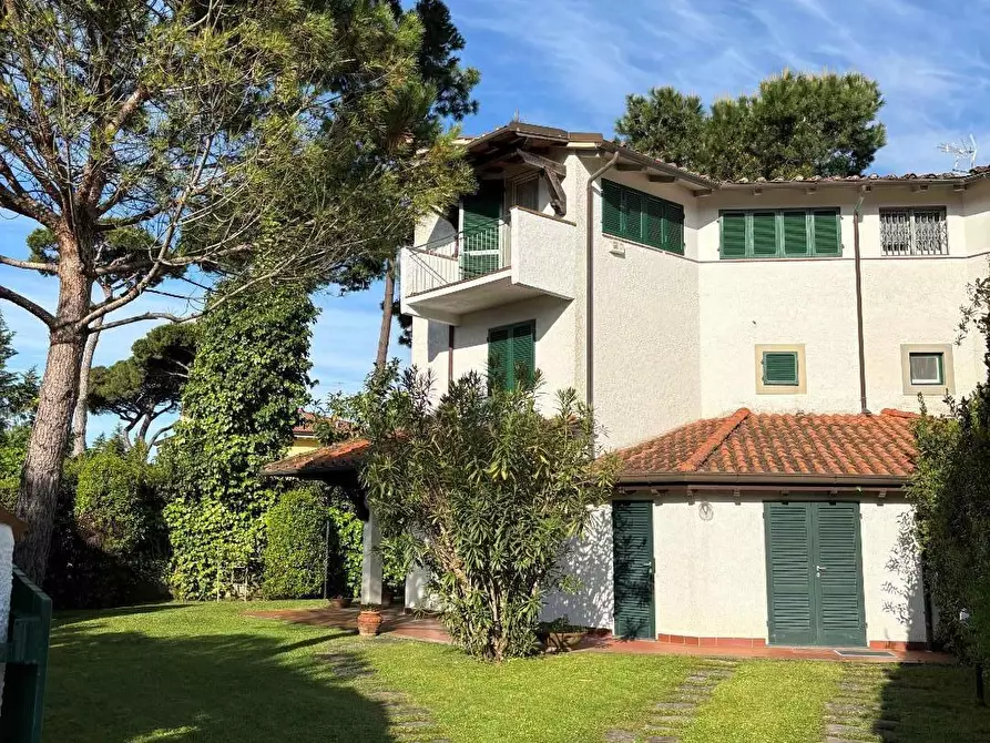 Immagine 1 di Casa bifamiliare in affitto  a Forte Dei Marmi