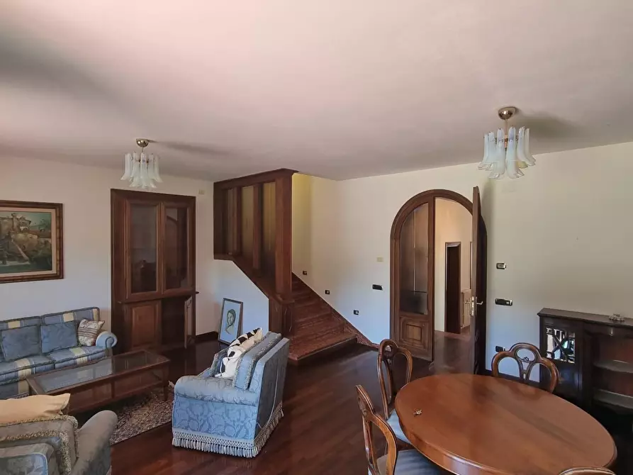 Immagine 2 di Villa in vendita  a Pisa