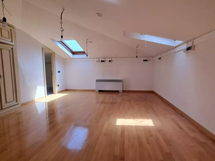 Immagine 27 di Villa in vendita  a Pisa