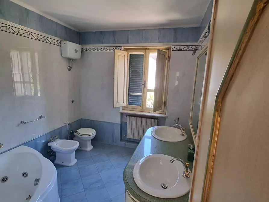 Immagine 15 di Villa in vendita  a Pisa