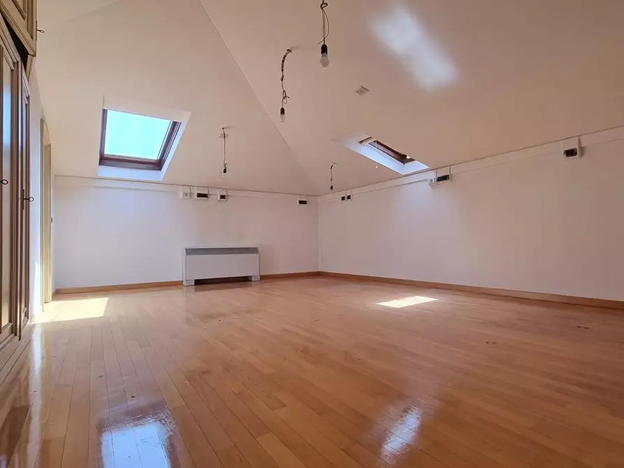 Immagine 34 di Villa in vendita  a Pisa