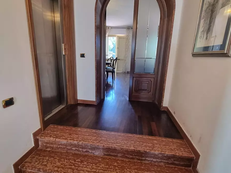 Immagine 11 di Villa in vendita  a Pisa