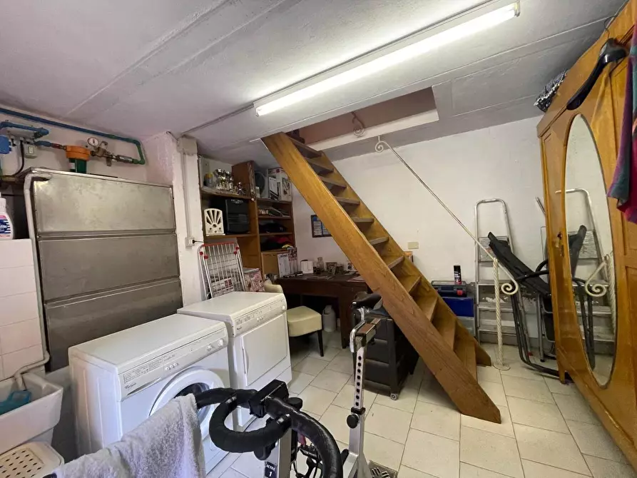 Immagine 8 di Appartamento in vendita  a Massa E Cozzile