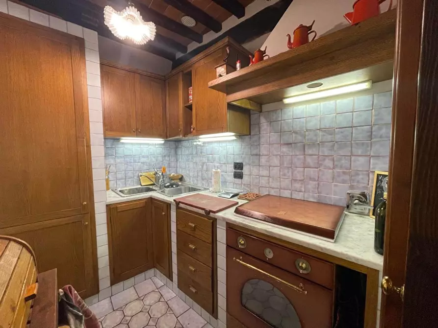 Immagine 13 di Appartamento in vendita  a Massa E Cozzile