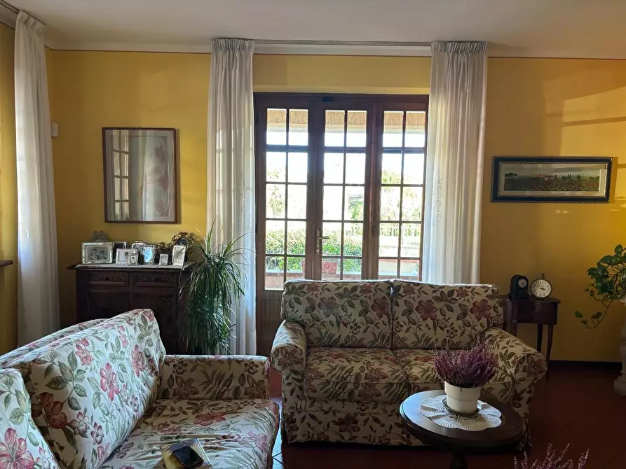 Immagine 2 di Villetta a schiera in vendita  a Viareggio