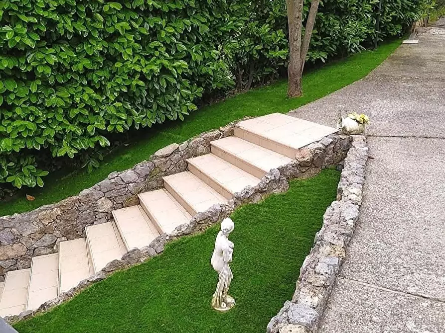 Immagine 13 di Villa in vendita  a Carrara