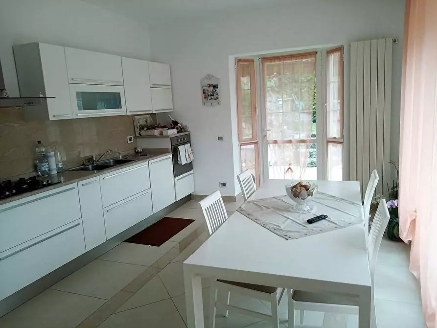 Immagine 21 di Villa in vendita  a Carrara