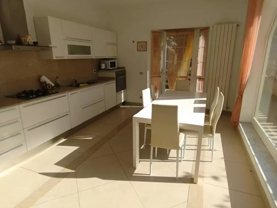 Immagine 26 di Villa in vendita  a Carrara