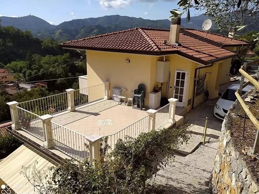 Immagine 7 di Villa in vendita  a Carrara